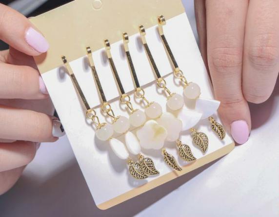 عرضه مستقیم گیره روسری بسته بندی شده